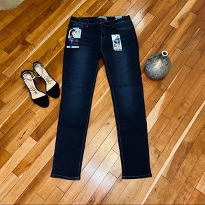 NWT Wax Butt Lifting Skinny Jeans